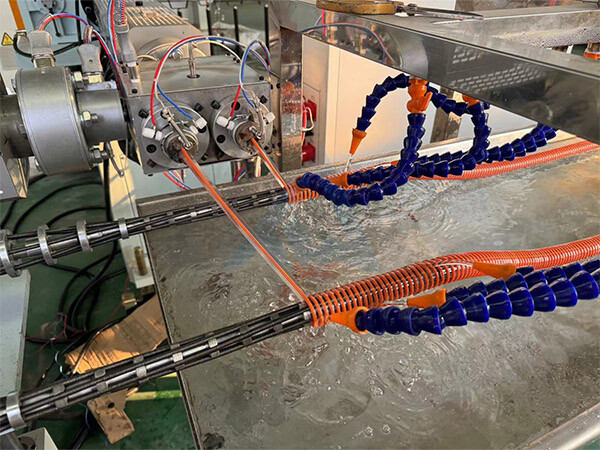 Máquina para fabricar mangueras reforzadas en espiral de PVC