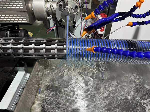 Máquina para fabricar mangueras reforzadas en espiral de PVC