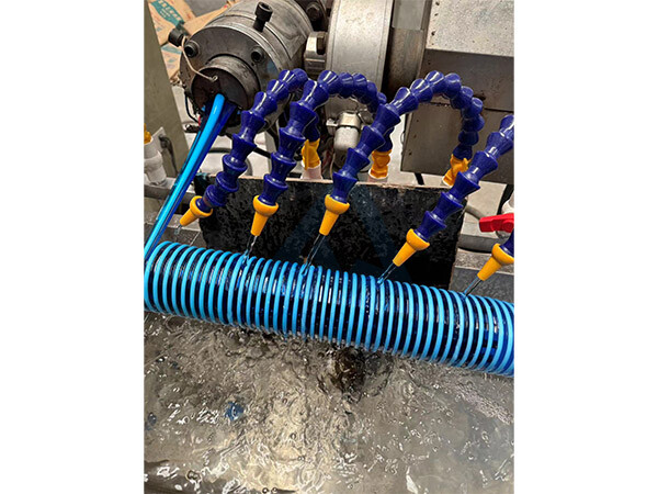 Máquina para fabricar mangueras reforzadas en espiral de PVC