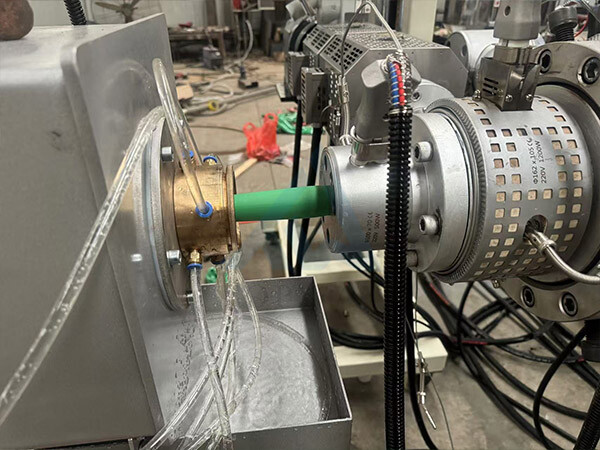 Línea de producción de tubos PPR de 3 capas de alta velocidad de 20 a 63 mm