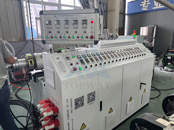 Línea de producción de paneles de vinilo y paneles de plafón de PVC Máquina de extrusión