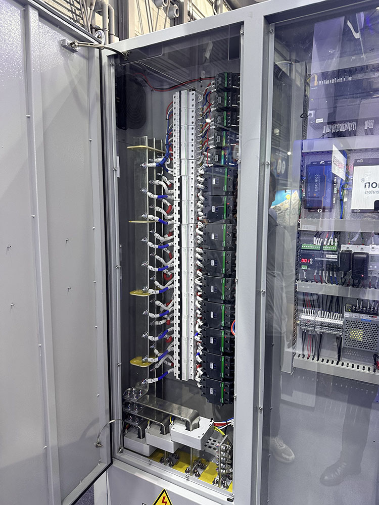 Banco de carga refrigerado por líquido Sunwin de 1000 kW (3)