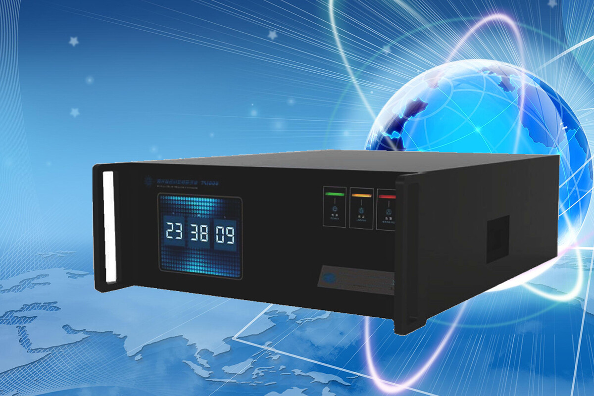 ¿Cuáles son las ventajas de los relojes atómicos de cesio bombeados ópticamente en comparación con otros tipos de relojes atómicos?