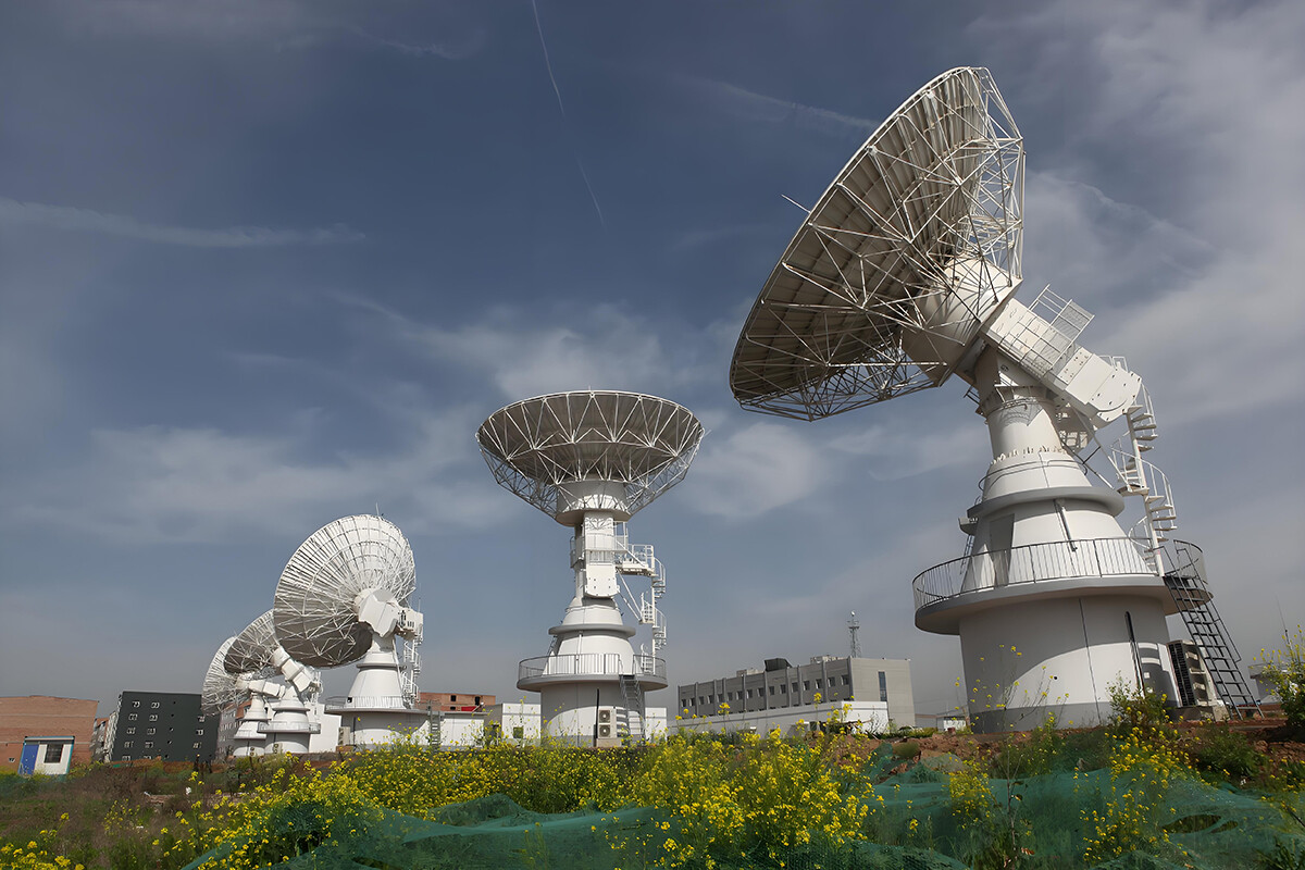 Relojes atómicos y centros de servicios horarios