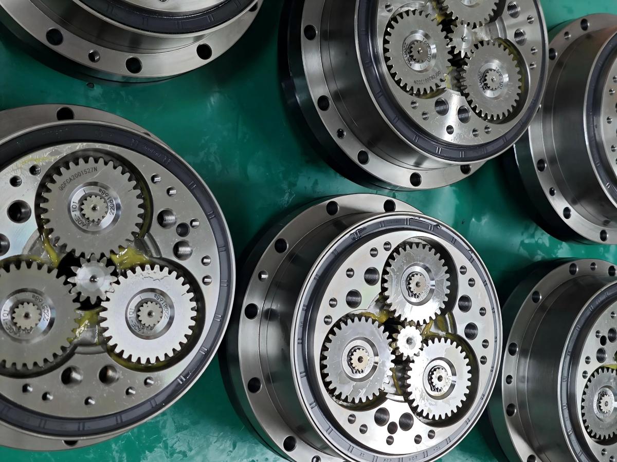 High rigidity RV gearbox for heavy duty industrial robots RV Gearbox for Industrial Robots: How to Match Load, Precision, and Service Life for Different Applications