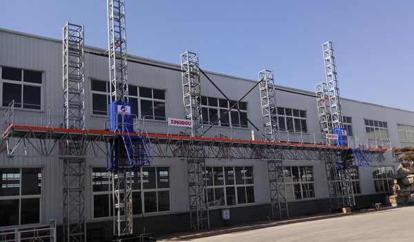 Plataforma elevadora sobre mástil