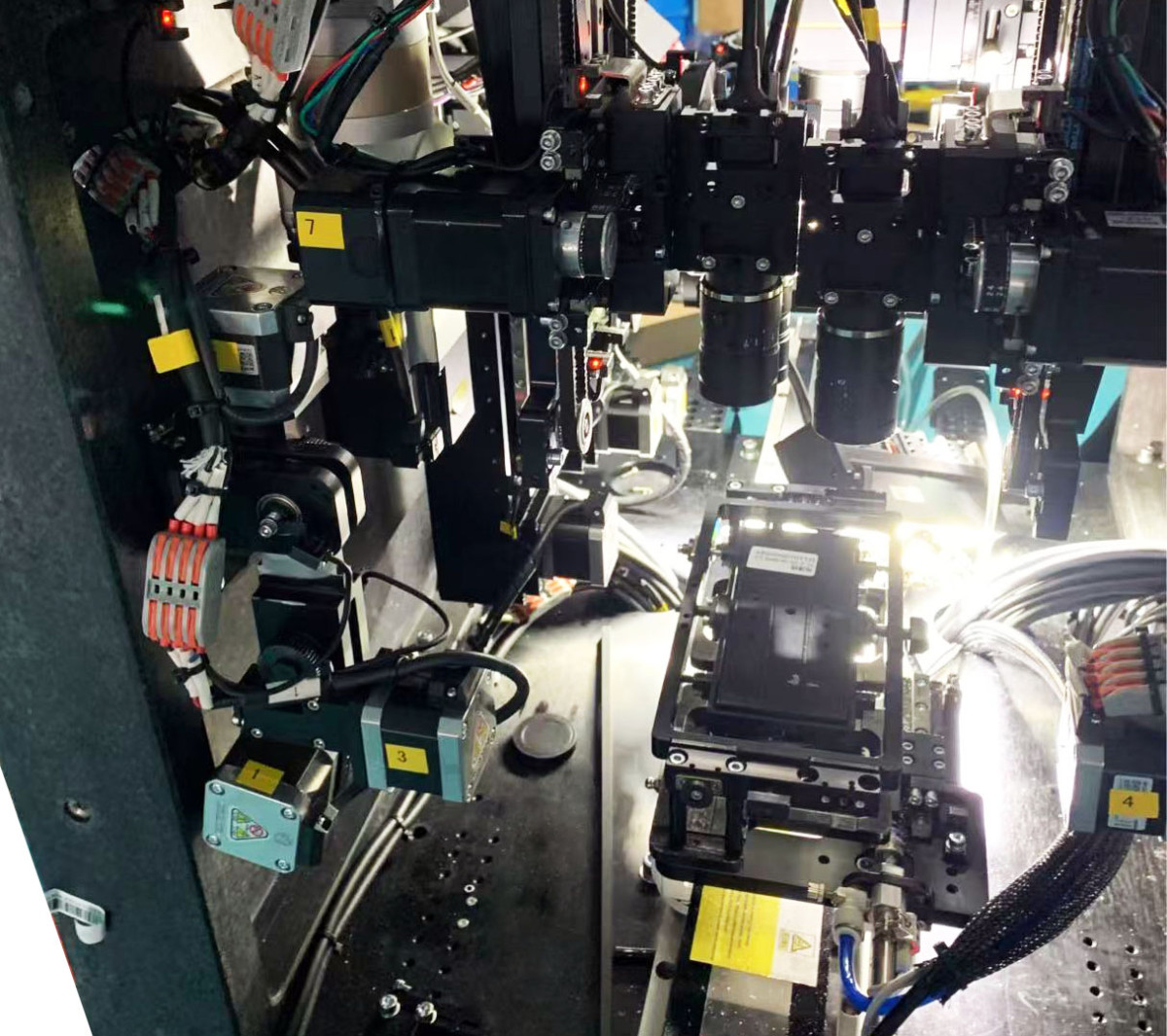 Optical turntable harmonic drives Optical turntable harmonic drives