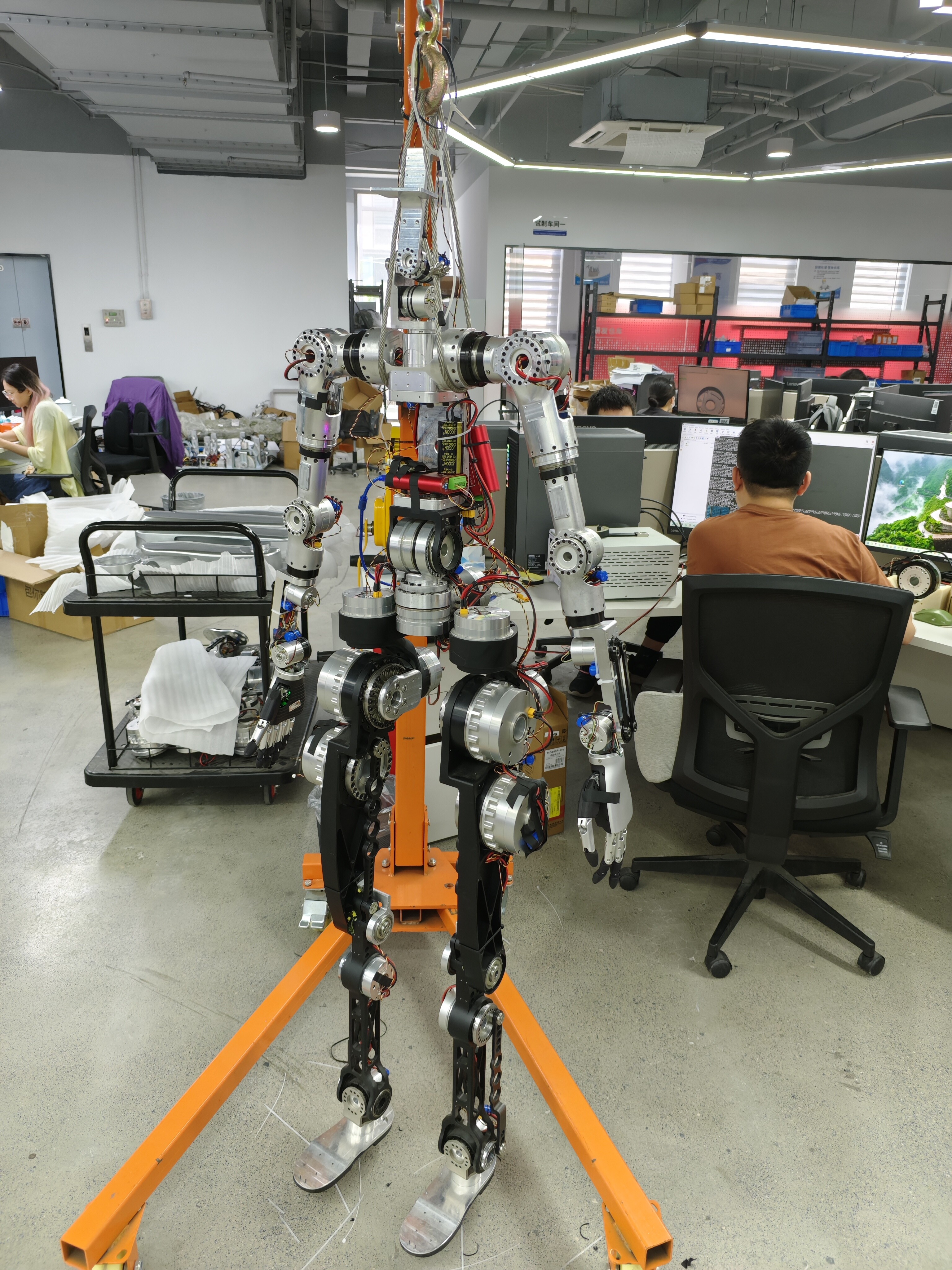 Humanoid robot with harmonic motor