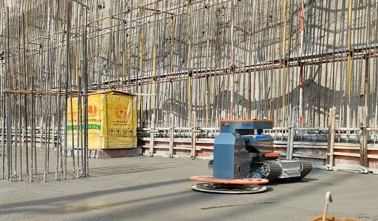 Concrete pouring construction robot with rv gearbox