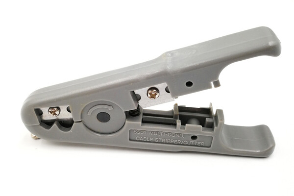 Dénudeuse et coupeuse coaxiale multifonction UTP/STP HT-S501A