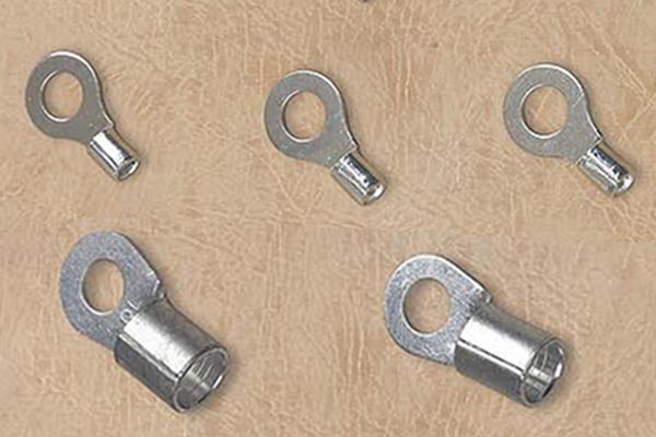 Bornes non isolées Bornes non isolées