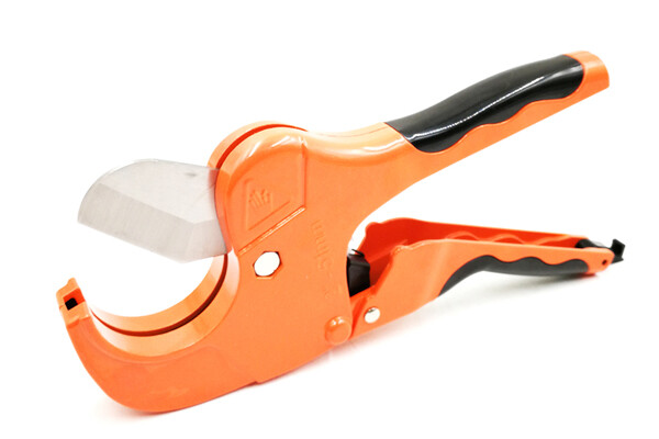 Coupe-tube PVC max Ø51mm PC-317-51 Coupe-tube PVC max Ø51mm PC-317-51