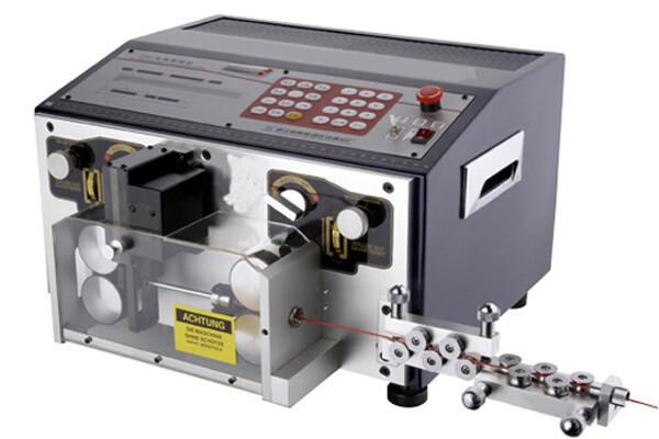 Machine de traitement de fil