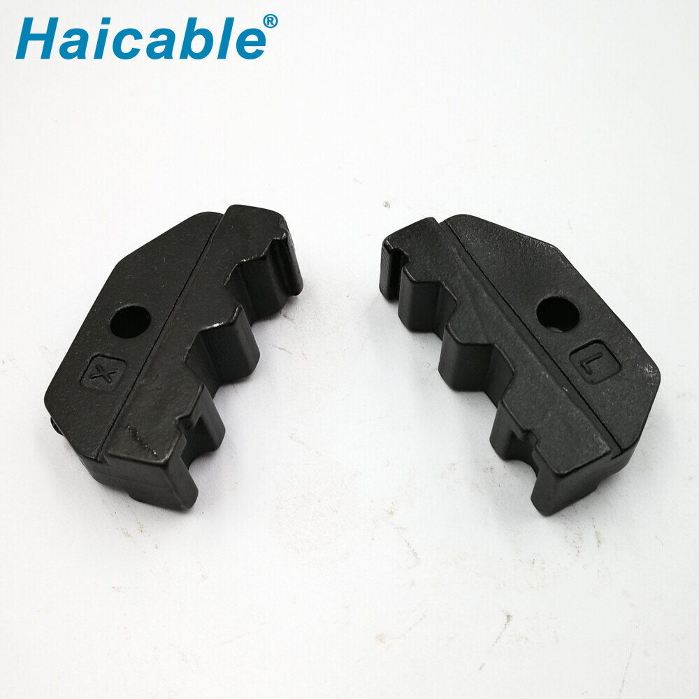 Outil de sertissage pour câble coaxial 02H