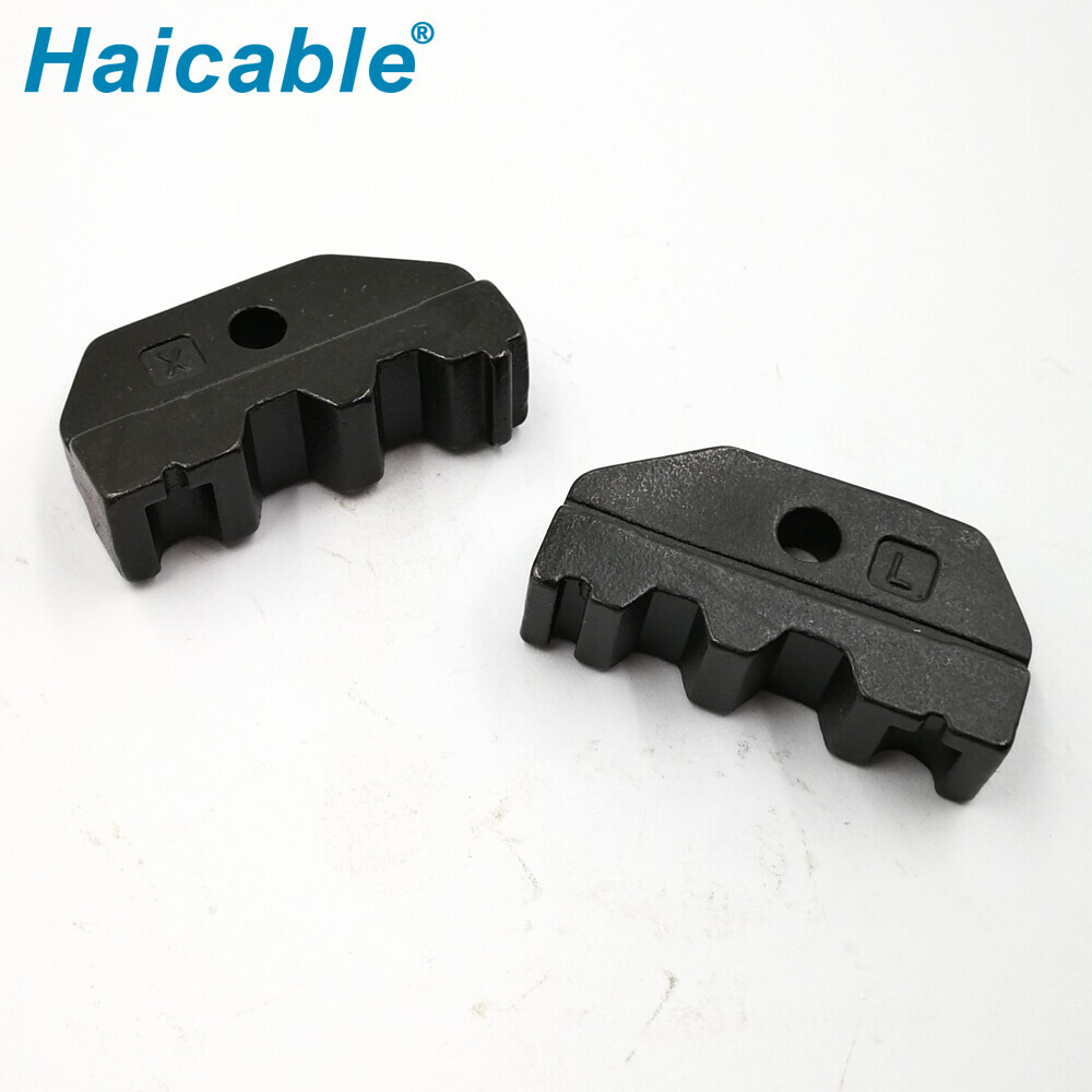 Outil de sertissage pour câble coaxial 02H