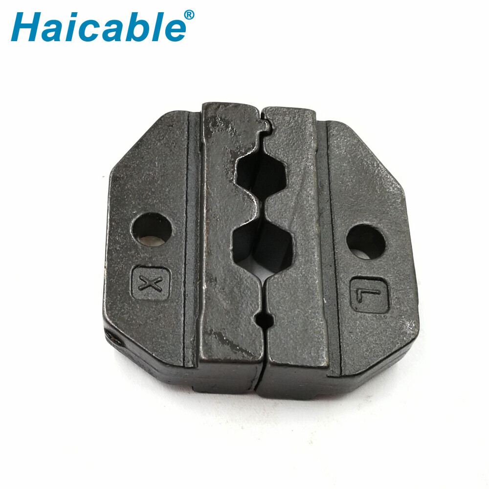 Outil de sertissage pour câble coaxial 02H Outil de sertissage pour câble coaxial 02H