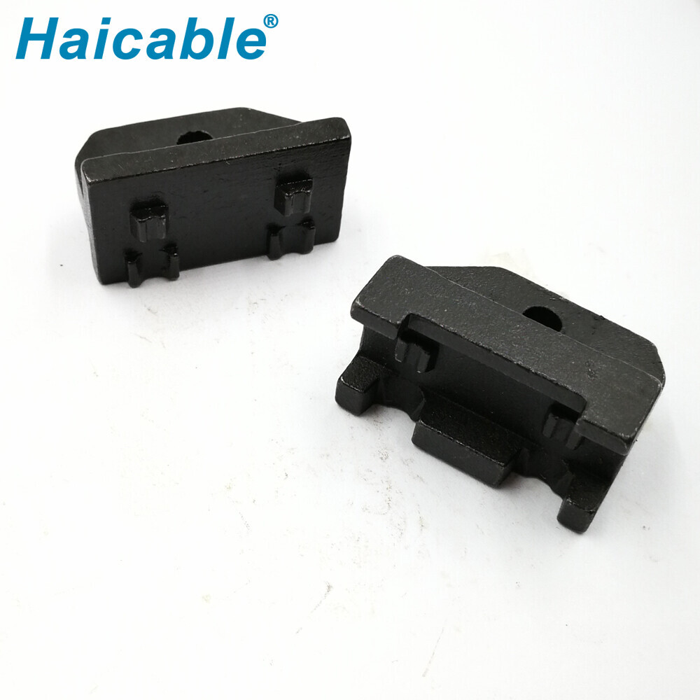 Bornes à drapeau isolées à 90° 07FL Dies