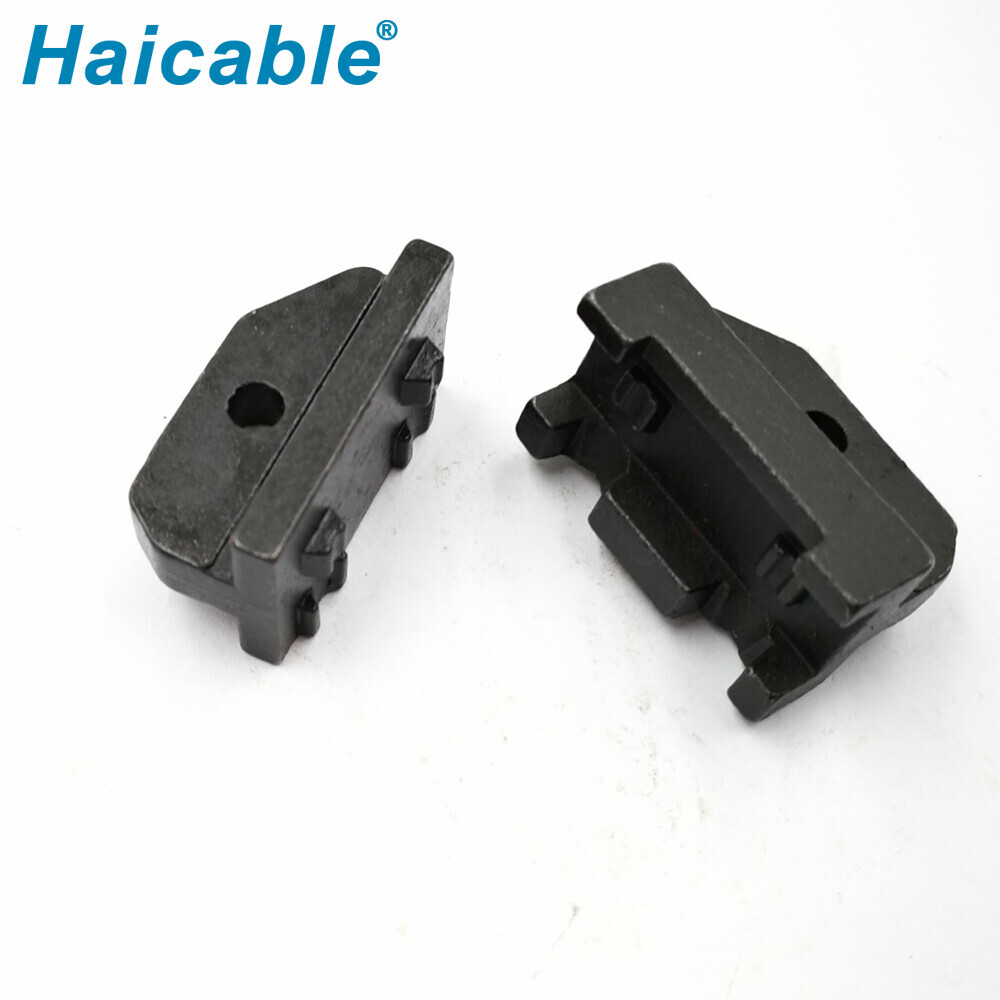 Bornes à drapeau isolées à 90° 07FL Dies