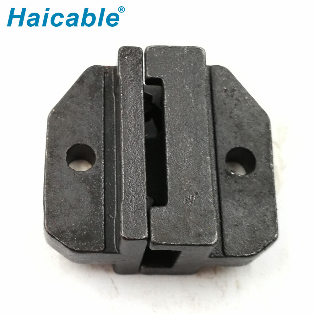 Bornes à drapeau isolées à 90° 07FL Dies