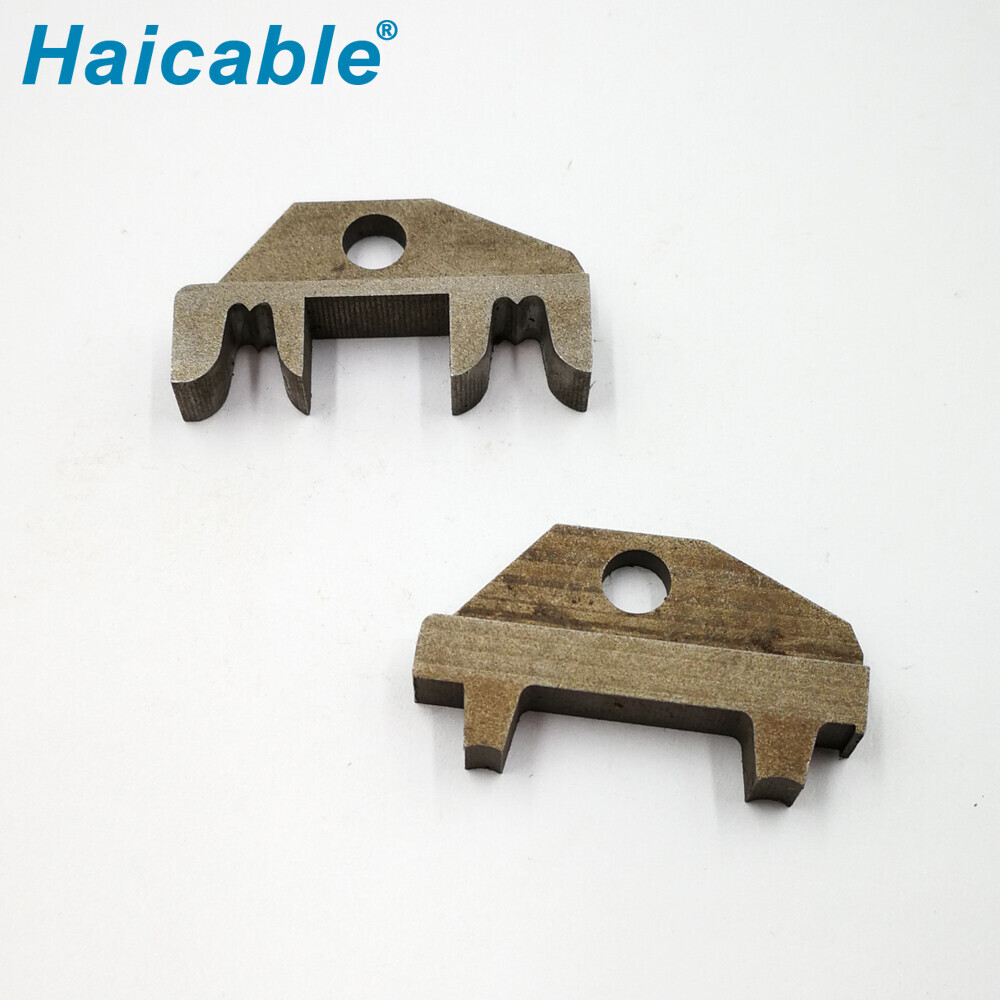 Bornes à drapeau isolées 90° 0506FL Matrices