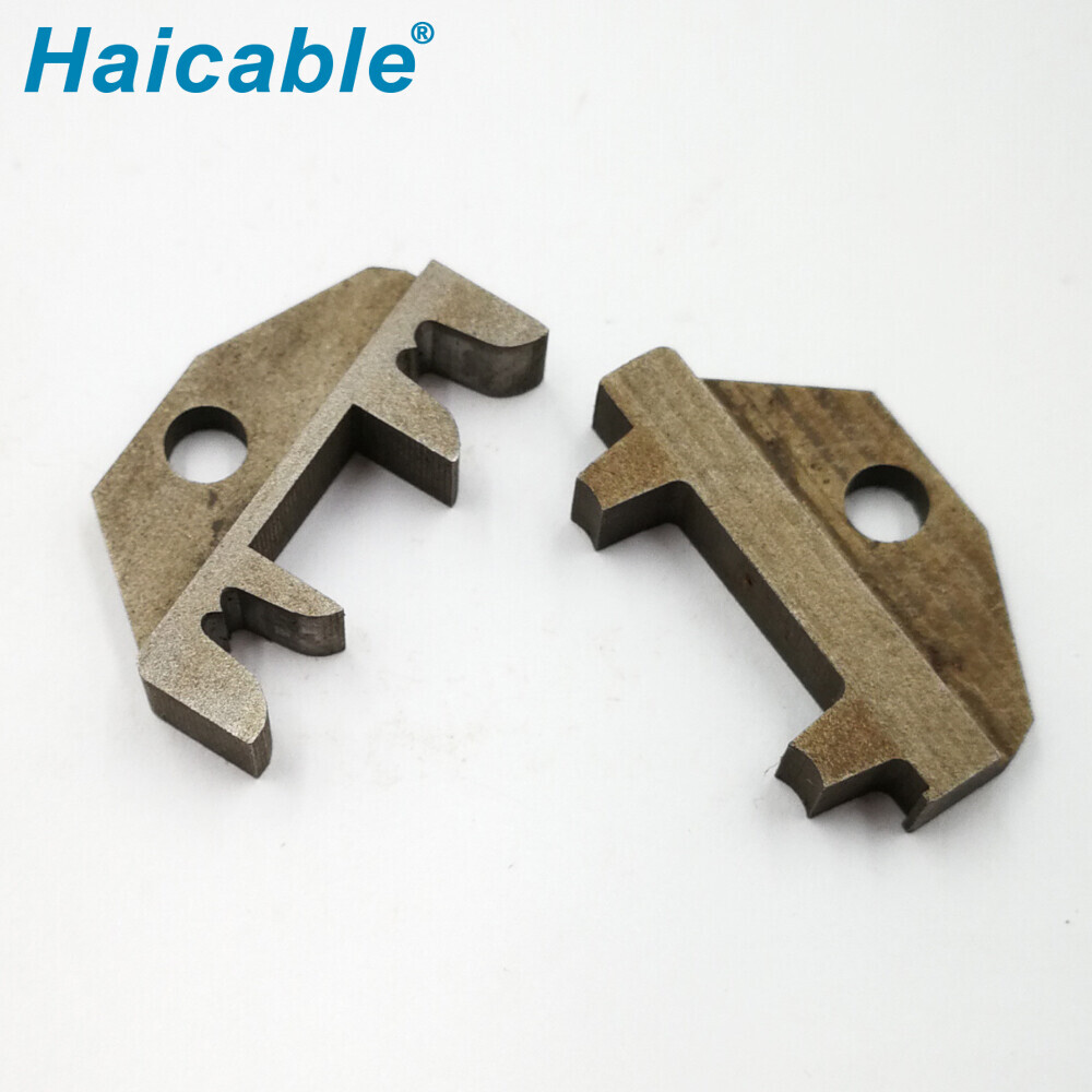 Bornes à drapeau isolées 90° 0506FL Matrices