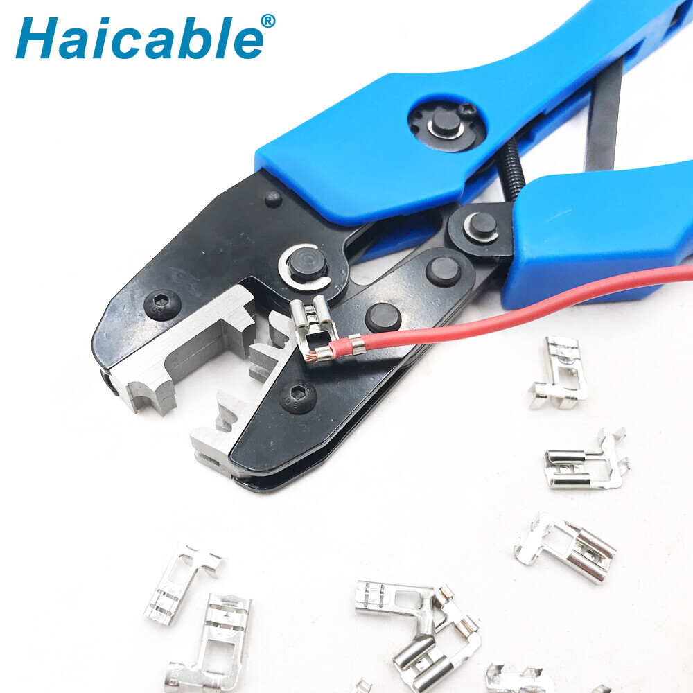 Bornes à drapeau isolées 90° 0506FL Matrices