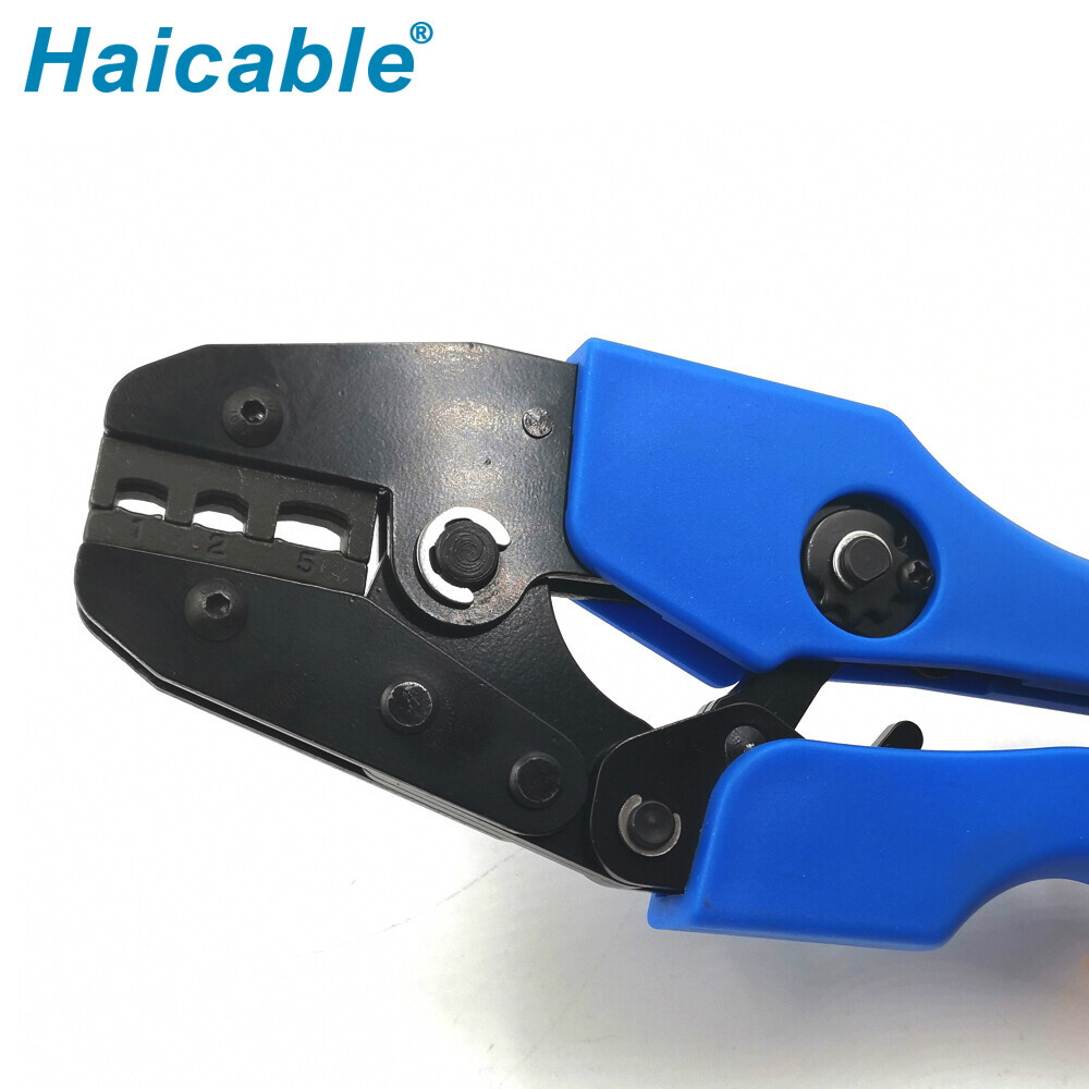 Outils de sertissage pour bornes à bout fermé AN-103