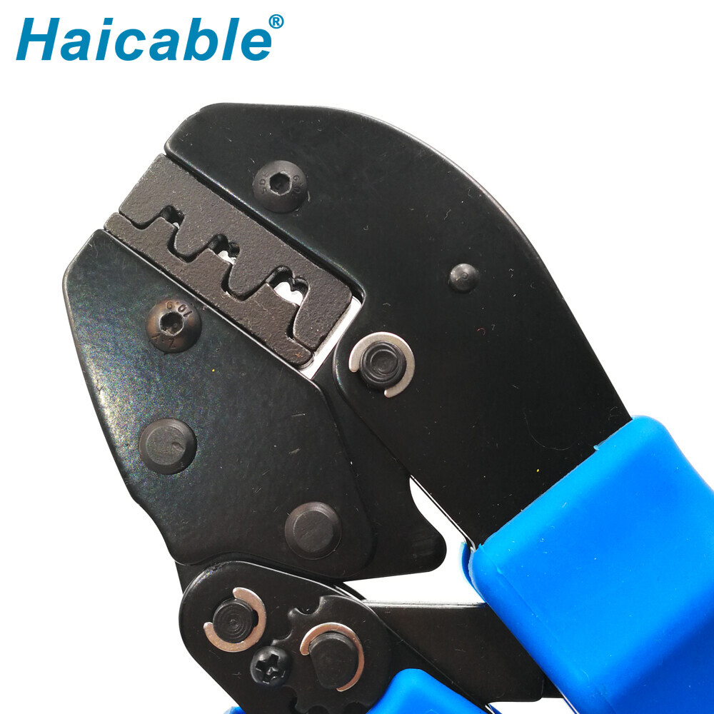 Réceptacles non isolés et outils de sertissage à languette AP-03B