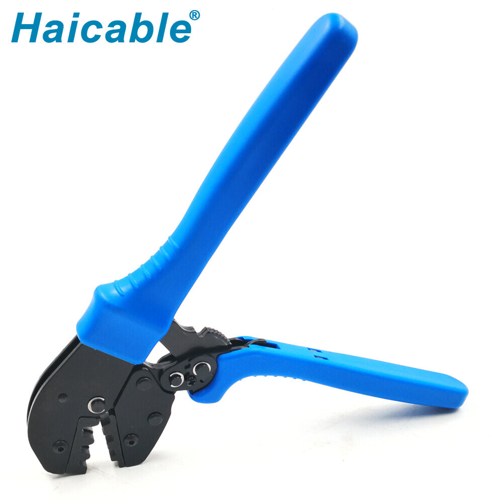 Réceptacles non isolés et outils de sertissage à languette AP-03B