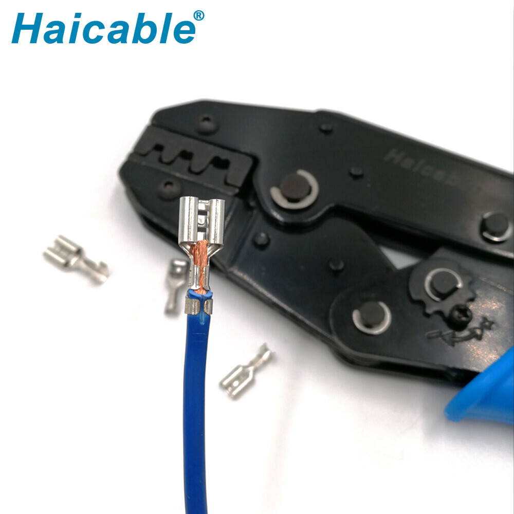 Bornes non isolées et outils de sertissage à languette LX-03B