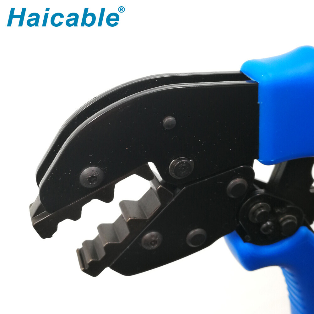 Outils de sertissage pour câbles coaxiaux AP-457