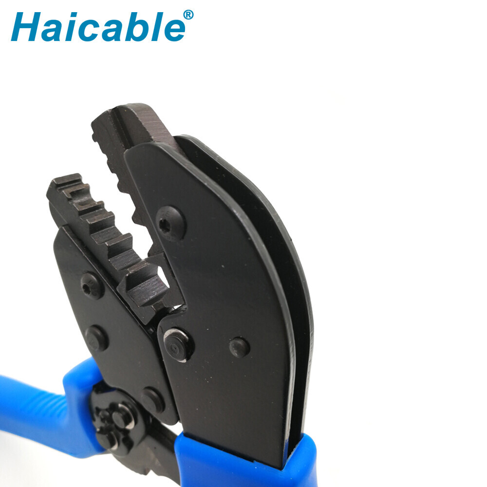 Outils de sertissage pour câbles coaxiaux AP-05H