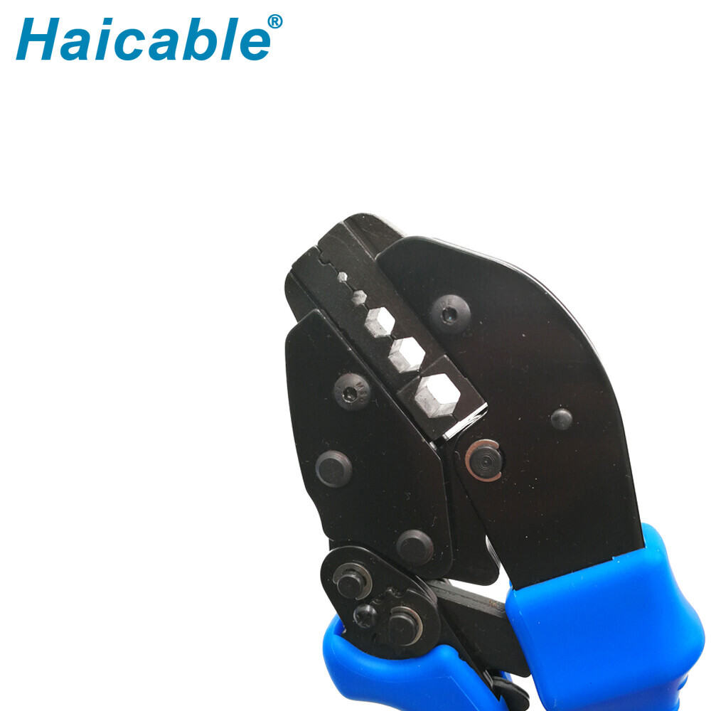 Outils de sertissage pour câbles coaxiaux AP-05H