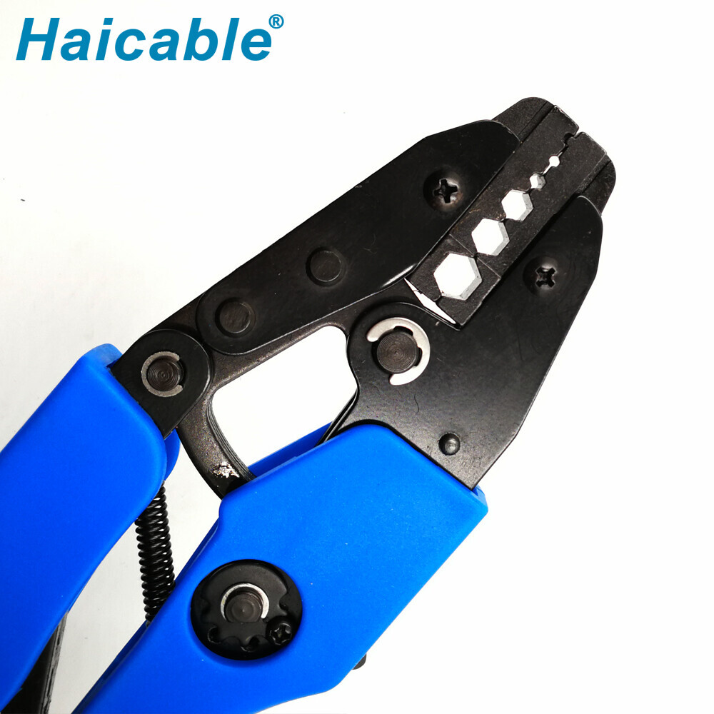 Outils de sertissage pour câble coaxial AN-05H