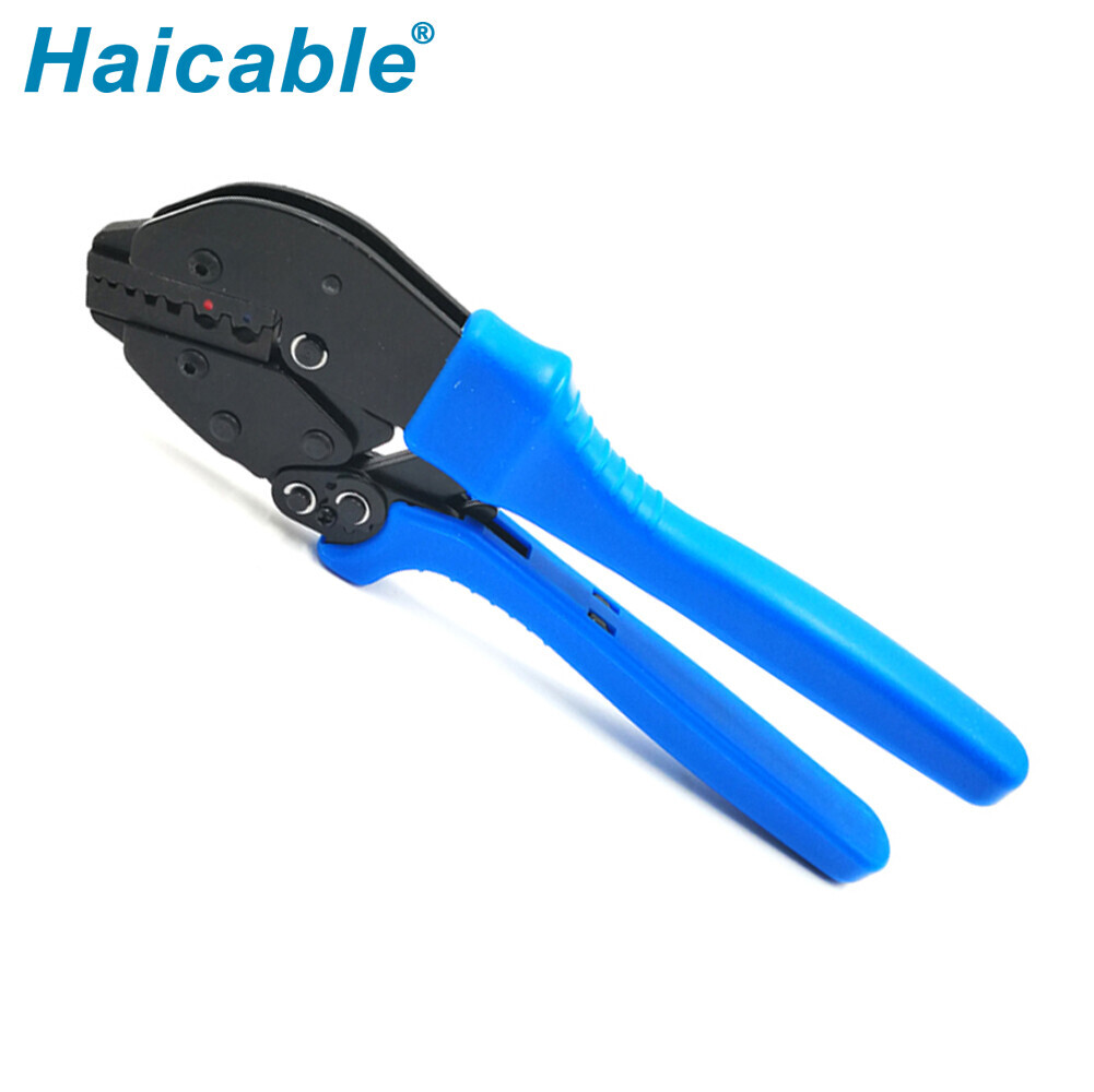 Pinces à sertir pour manchons d'extrémité de cordon et bornes isolées AP-06WF2C