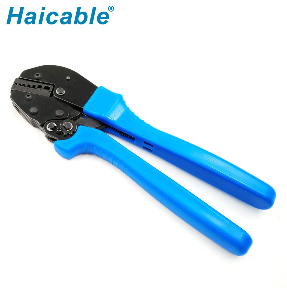 Manchon d'extrémité de cordon et outils de sertissage de bornes à embouts de câble AP-26TW