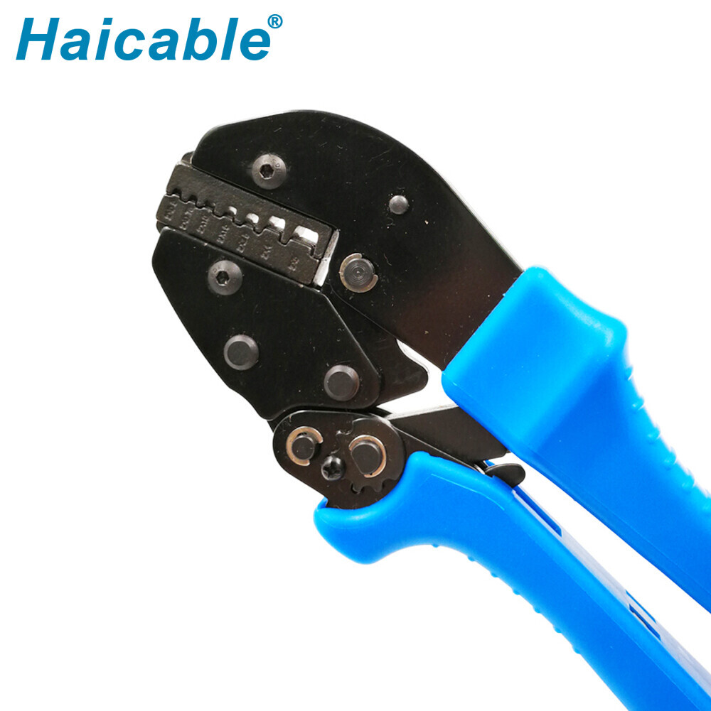 Manchon d'extrémité de cordon et outils de sertissage de bornes à embouts de câble AP-26TW