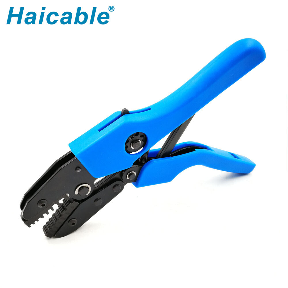 Manchons de câble et outils de sertissage de bornes AN-26TW