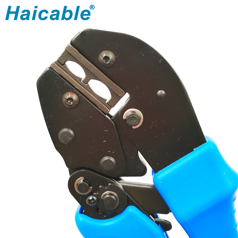 Bornes isolées et outils de sertissage de connecteurs AP-18C