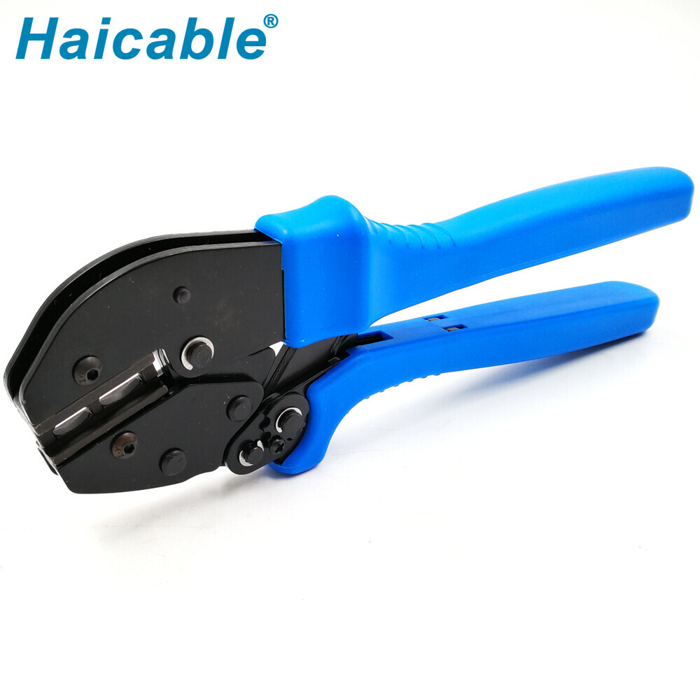 Bornes isolées et outils de sertissage de connecteurs AP-18C