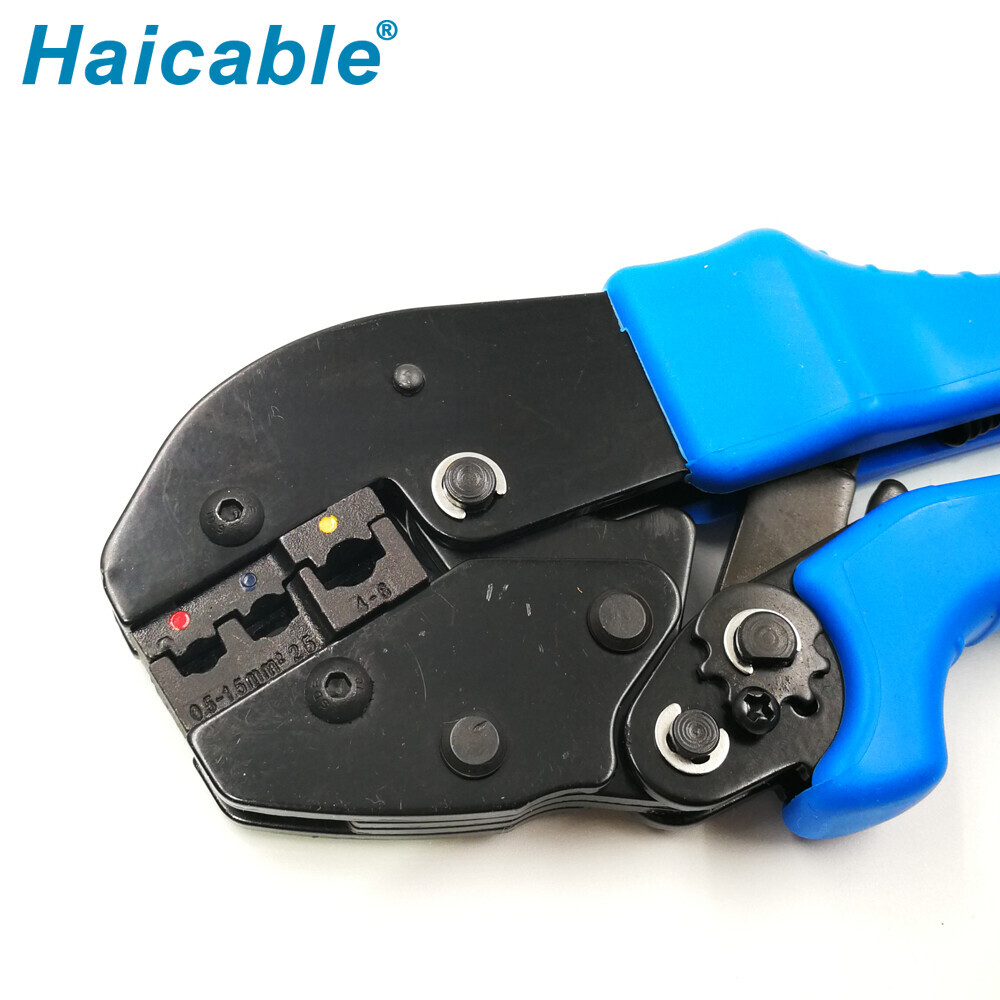 Bornes isolées et outils de sertissage pour connecteurs AP-30J