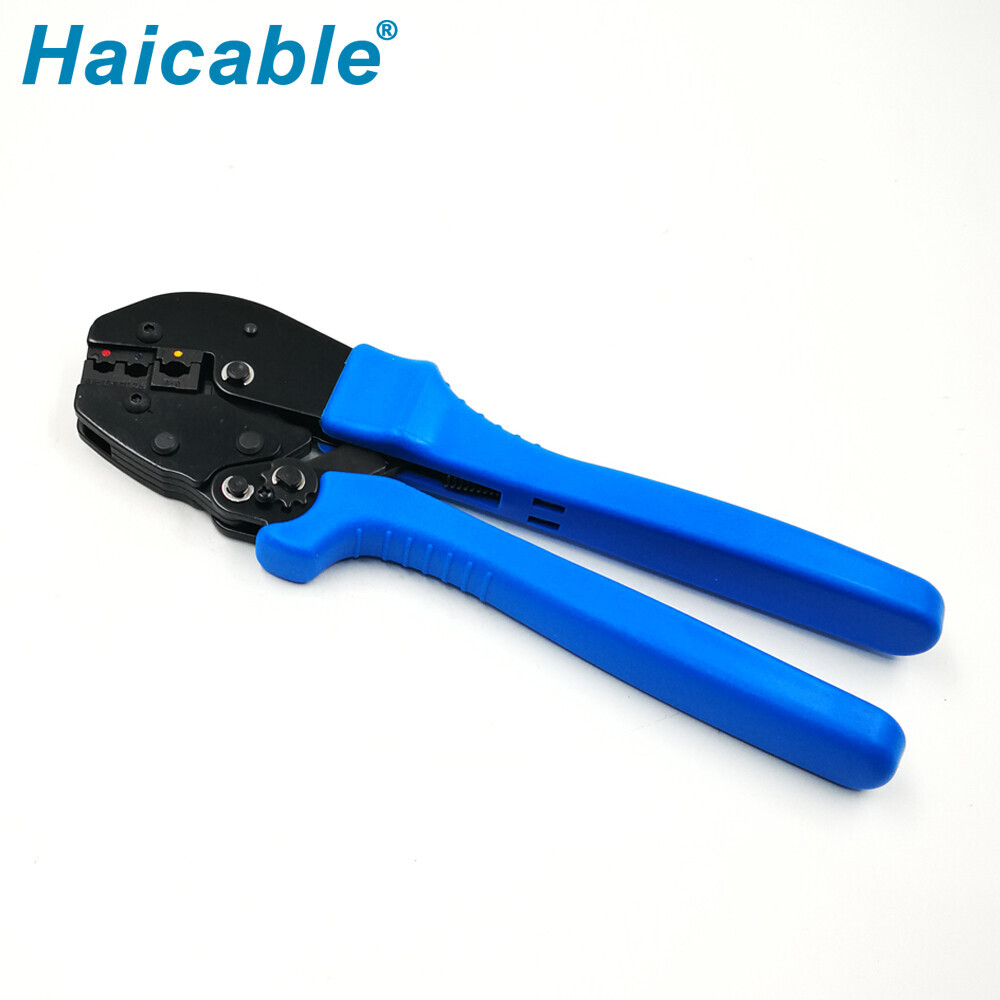 Bornes isolées et outils de sertissage pour connecteurs AP-30J Bornes isolées et outils de sertissage pour connecteurs AP-30J