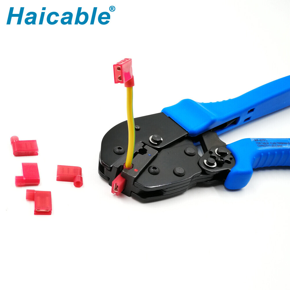 Outils de sertissage pour bornes à drapeau isolées à 90° AP-07FL