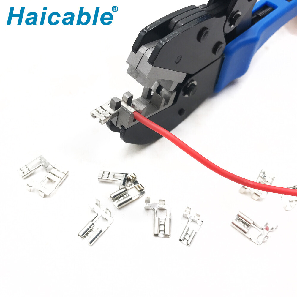 Outils de sertissage pour bornes à drapeau non isolées à 90° AP-0506FL