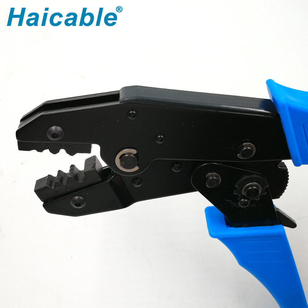 Manchon de câble et outil de sertissage de bornes de fil LX-04WFL