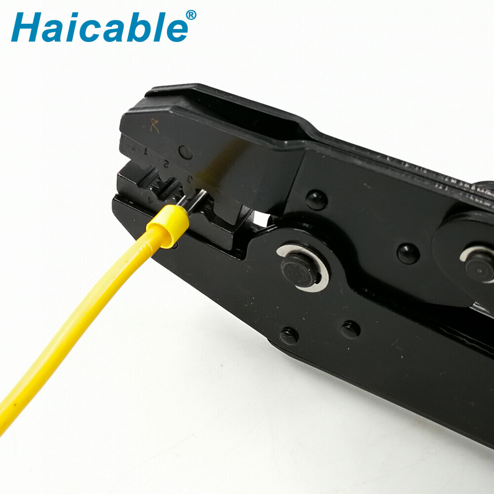 Manchon de câble et outil de sertissage de bornes de fil LX-04WFL