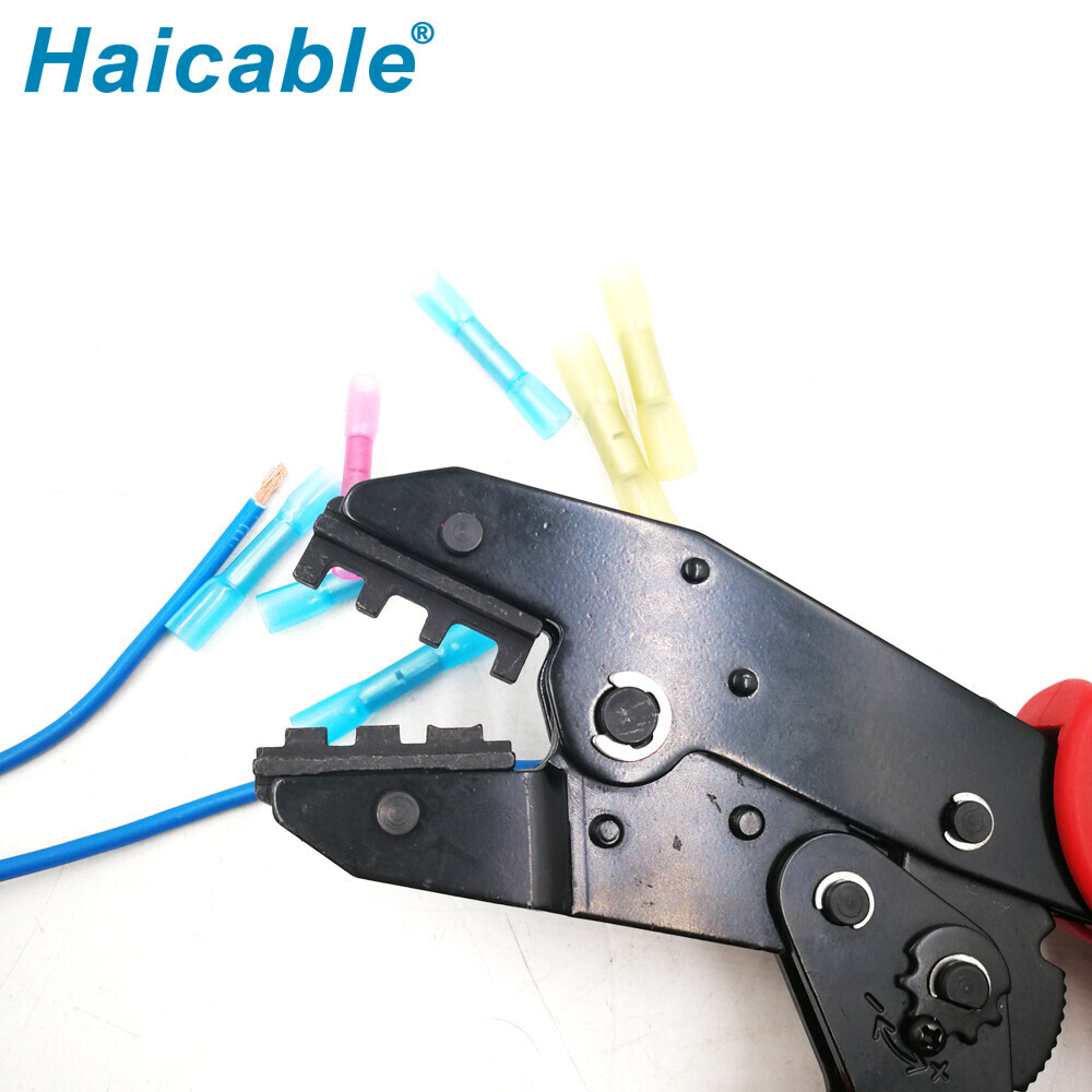 Outil de sertissage pour cosses isolées LXN-125