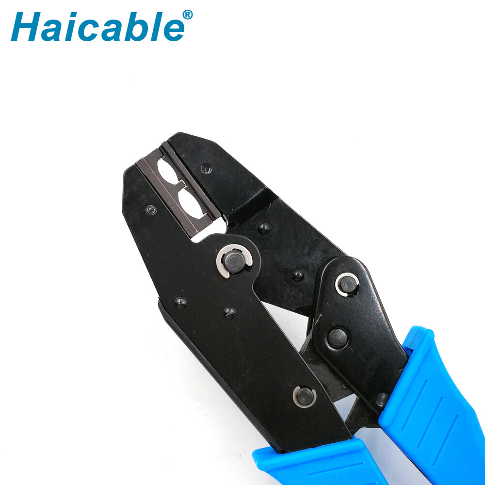 Bornes isolées et outils de sertissage pour connecteurs LX-18C