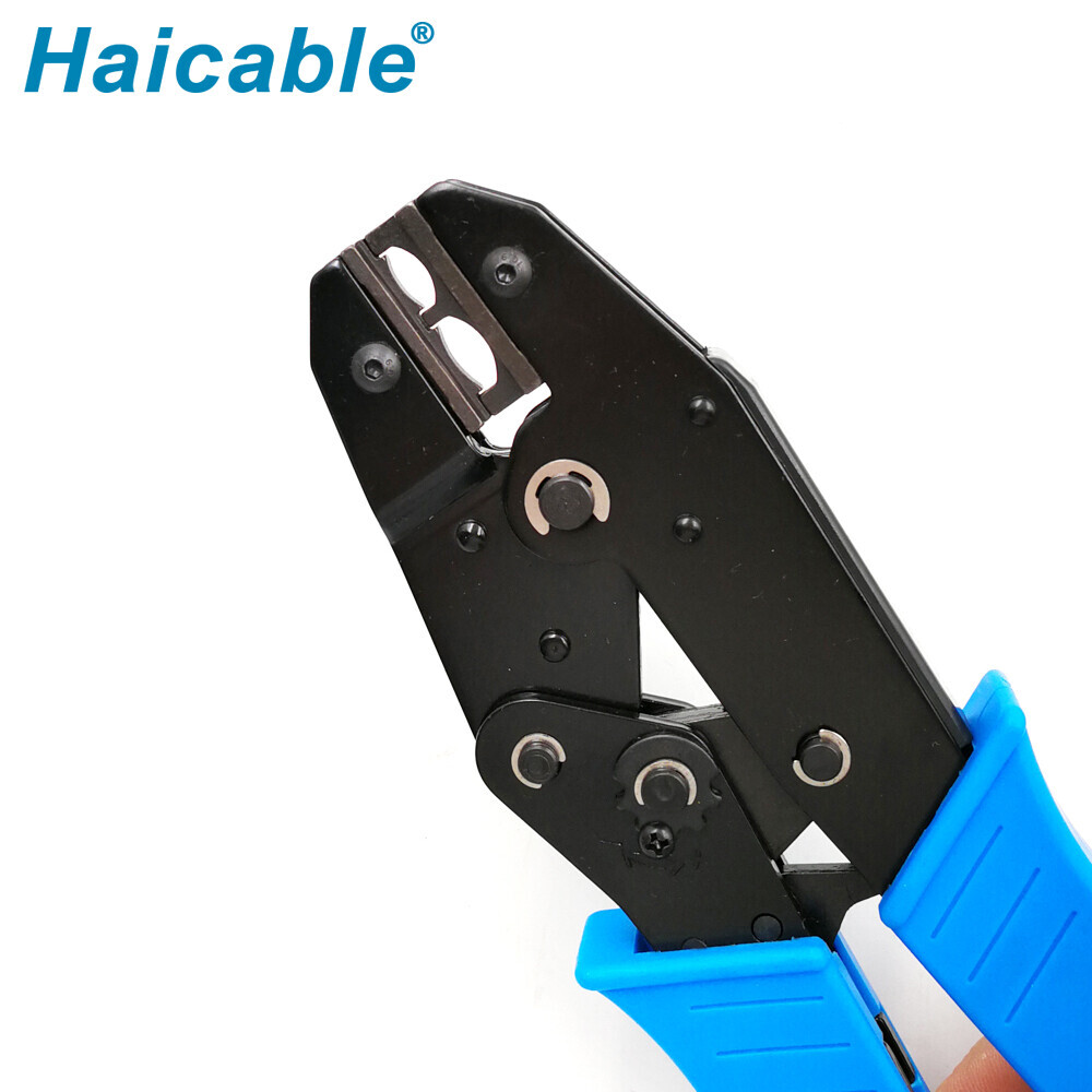 Bornes isolées et outils de sertissage pour connecteurs LX-18C