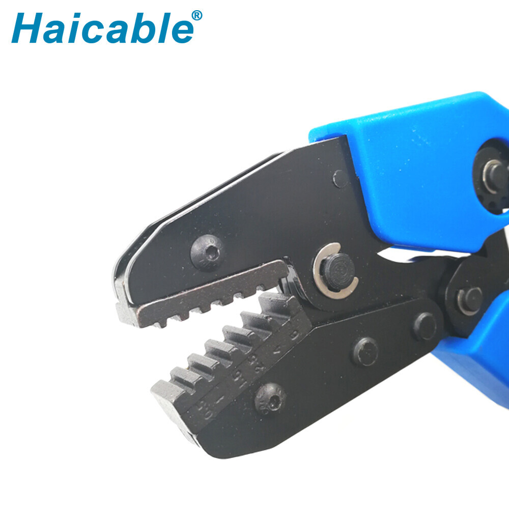 Outils de sertissage pour manchons de câble et embouts de fil AN-06WF